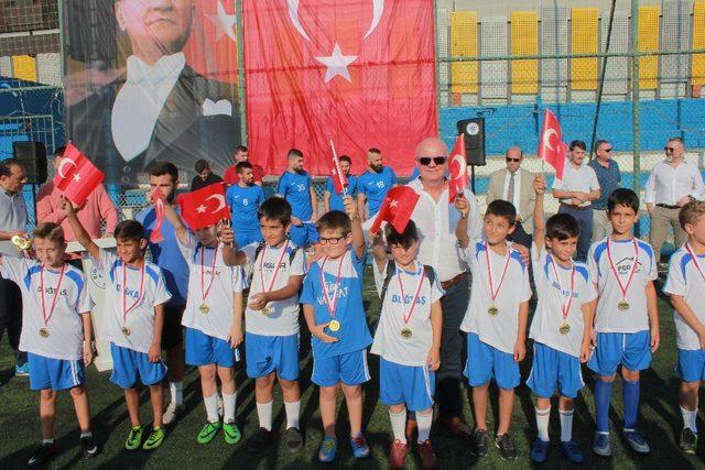 Bigaspor Yaz Futbol Okulunda madalyalı kapanış töreni