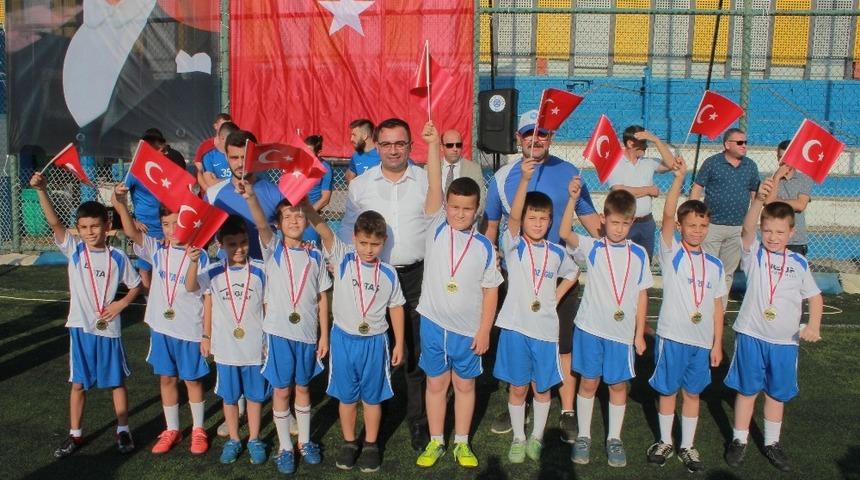 Bigaspor Yaz Futbol Okulunda madalyalı kapanış töreni