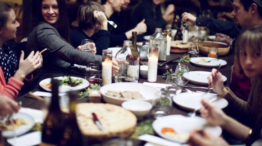 Sofrada Meze Olmamak İ&ccedil;in Mutlaka Bilmeniz Gereken 10 Sofra Adeti