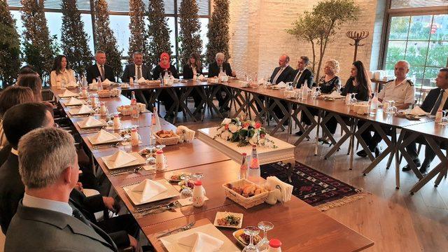 Vali Yazıcı’dan komutanlara veda yemeği