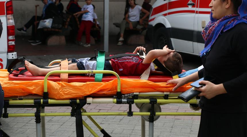 Beyoğlu'nda 5 yaşındaki çocuk pencereden düşüp yaralandı