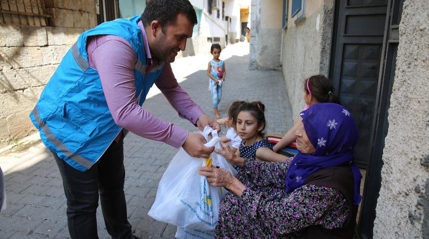 Haliliye’de ihtiyaç sahibi ailelere gıda yardımı
