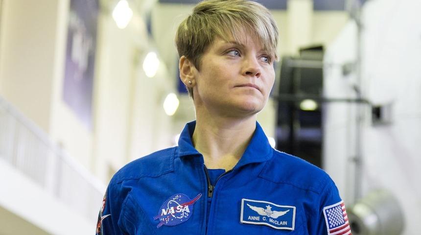 Uzayda işlenen ilk su&ccedil; iddiası: 'Uzay İstasyonu'ndan eşinin banka hesaplarına girdi'