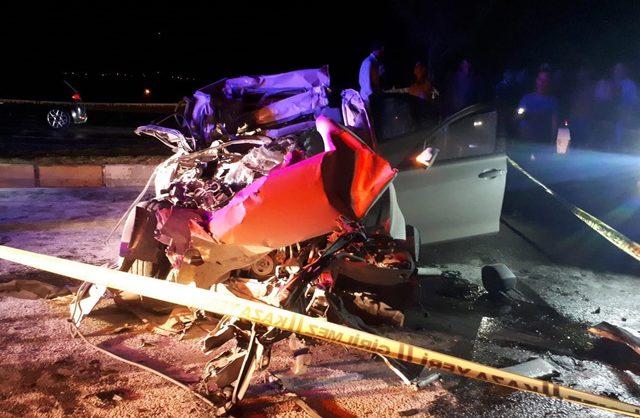 Kamyona arkadan çarpan otomobilin sürücüsü öldü