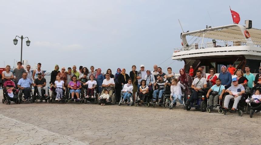 Engelliler denize a&ccedil;ıldı