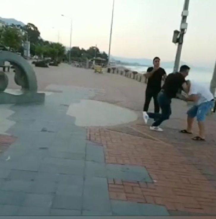 Antalya'da Rus turist ile Türk genci kavga etti G1