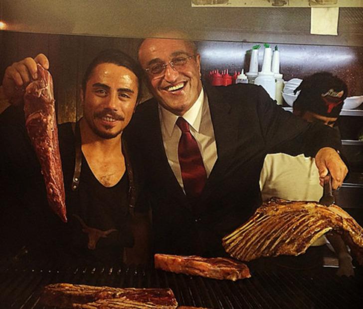 Nusret'in sosyal medyayı sallayan paylaşımları ve yorumları G3