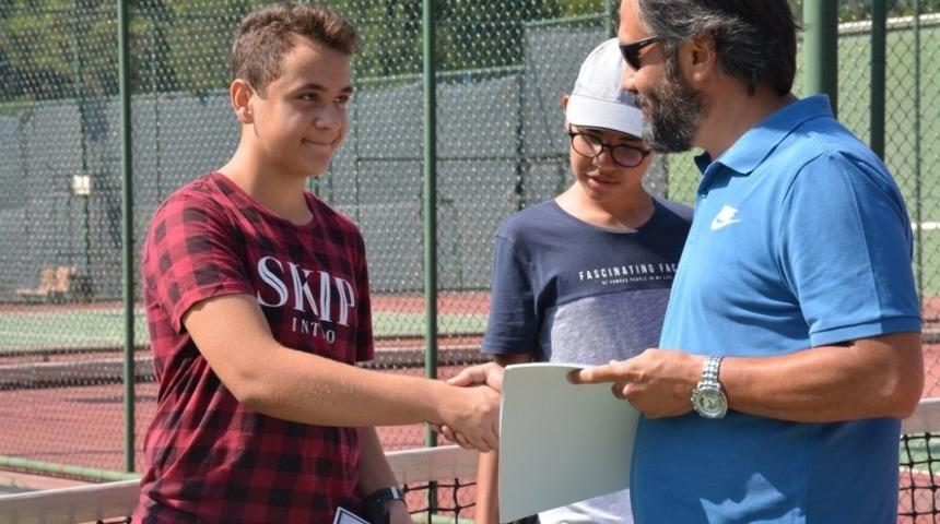 Minik tenis&ccedil;iler sertifikalarını aldı
