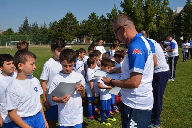 Geleceğin futbolcu adayları mezun oldu