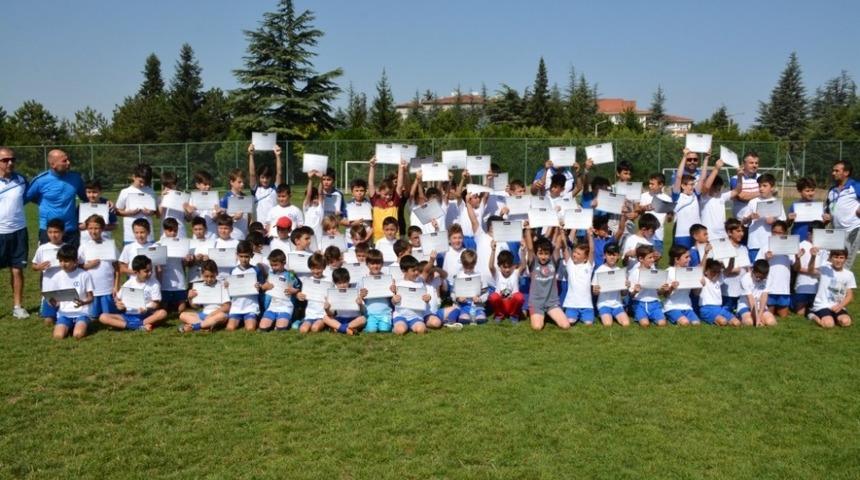 Geleceğin futbolcu adayları mezun oldu