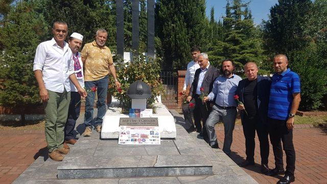 Karabükspor Metin Türker’i mezarı başında andı