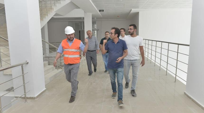 Rektör Akgül, inşaat alanlarında incelemelerde bulundu