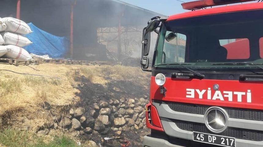 Salihli&rsquo;de &ccedil;iftlik yangını