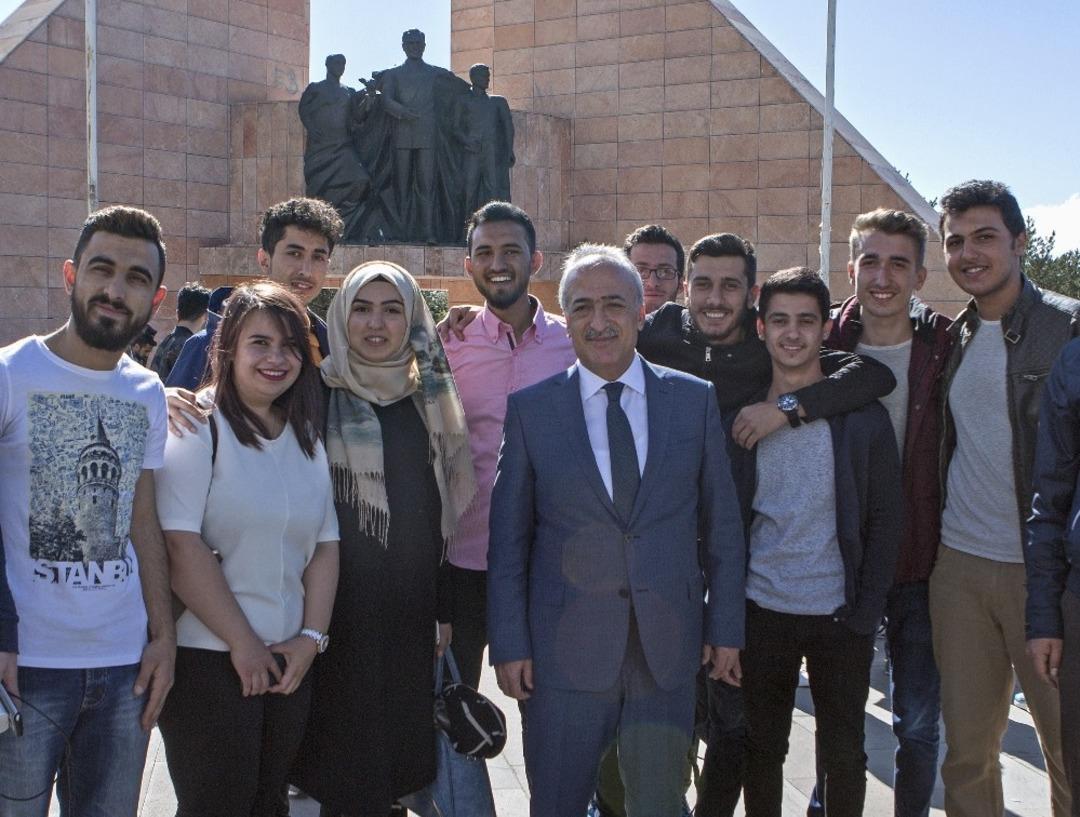 Atat&uuml;rk &Uuml;niversitesi&rsquo;nde kayıt heyecanı yaşandı