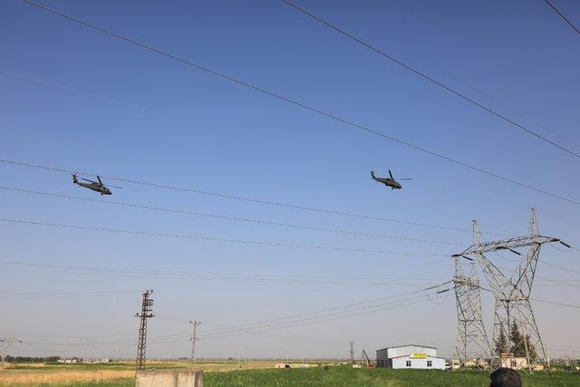 Sınırda askeri helikopter hareketliliği (2)