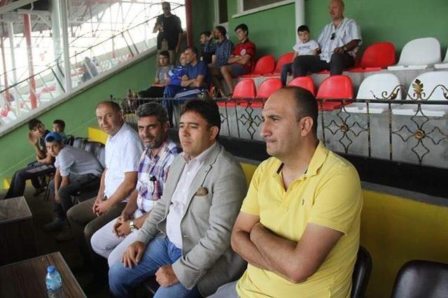 Futbol takımları kamp sürecinde hazırlık maçı için Şuhut’u seçiyor