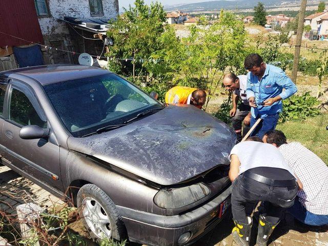 Hisarcık’ta park halindeki otomobilde yangın 2