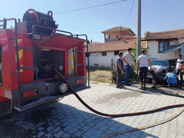 Hisarcık’ta park halindeki otomobilde yangın 3