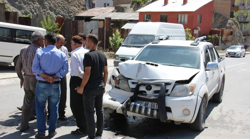 Hakkari&rsquo;de trafik kazası: 1 kişi yaralandı