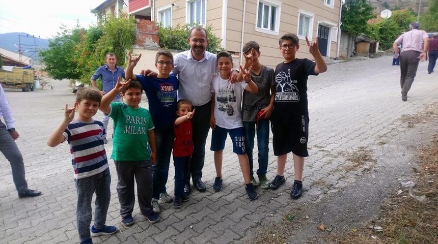 Başkan Kavaklıgil, &ccedil;ocukları sevindirdi