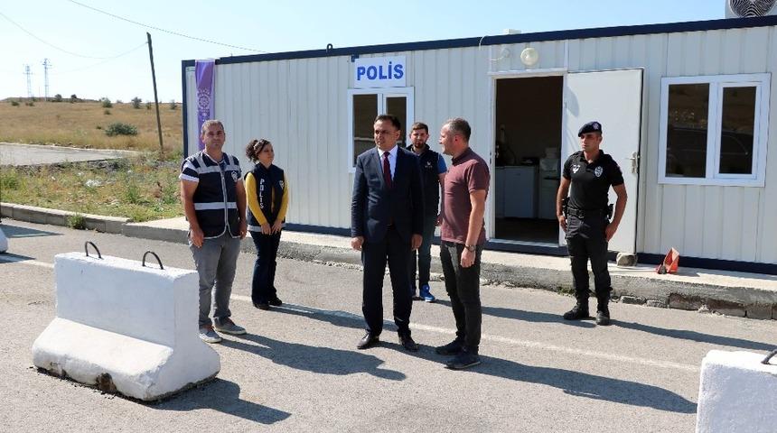 Vali &Ccedil;akır&rsquo;dan g&ouml;&ccedil;men barınma merkezine ziyaret