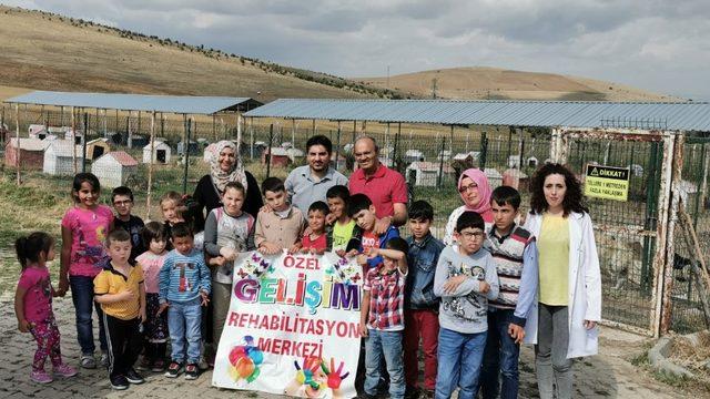 Özel öğrencilerden barınak ziyareti