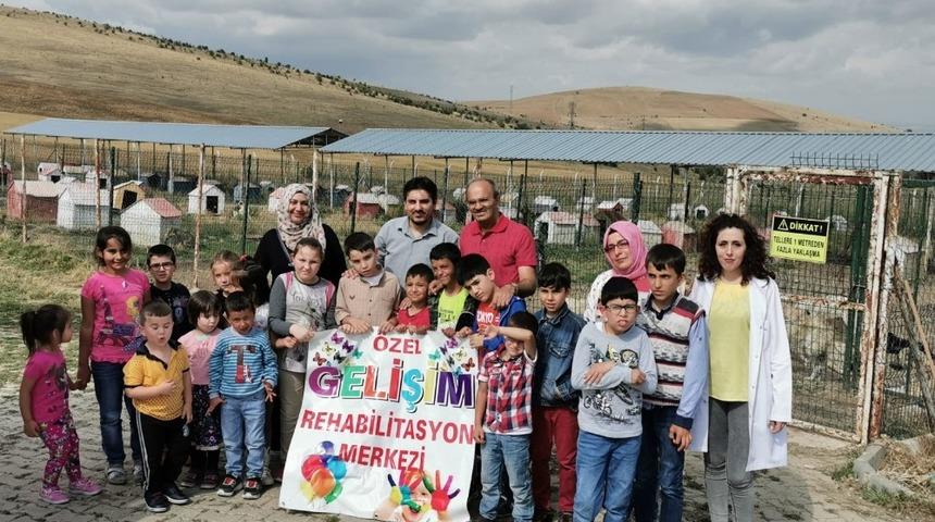 &Ouml;zel &ouml;ğrencilerden barınak ziyareti