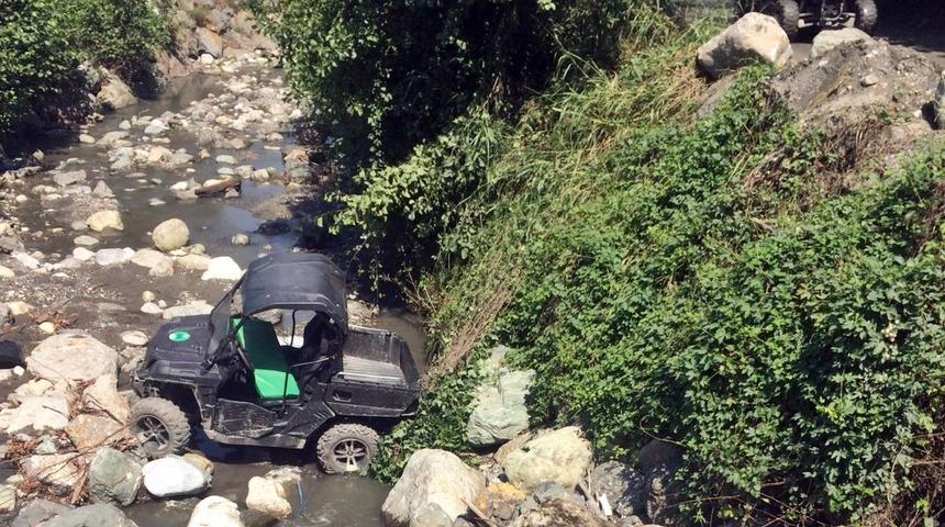 UTV, dereye u&ccedil;tu: &Uuml;rd&uuml;n asıllı 4 kişi yaralı