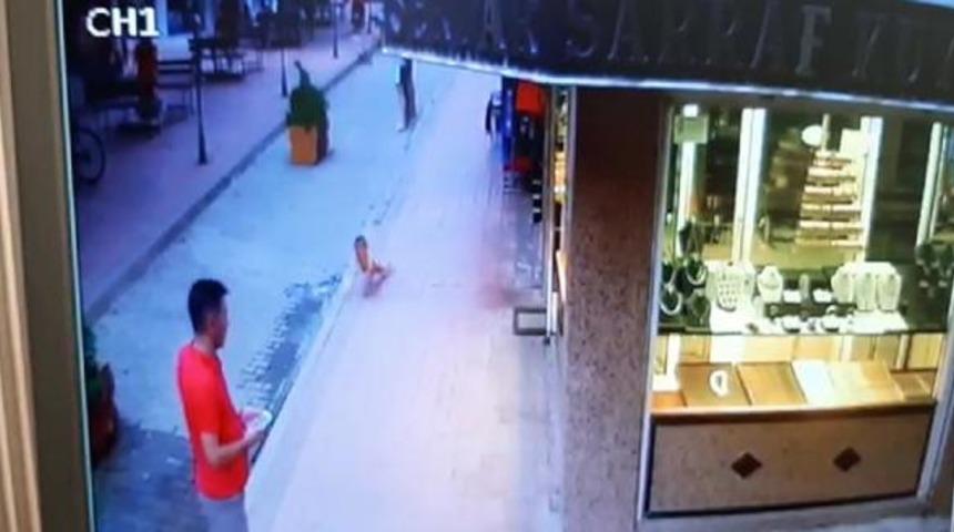 Üçüncü kattan düşen Suriyeli çocuk toprağa verildi