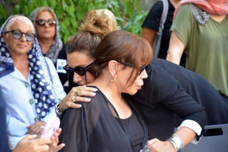 sezen aksu babasını son yolculuÄuna uÄurladı ile ilgili görsel sonucu