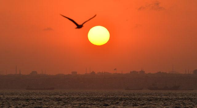 İstanbul'da gün batımı görsel şölen oluşturdu