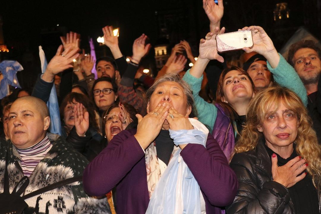 Arjantin'de halk sokaklara d&ouml;k&uuml;ld&uuml;