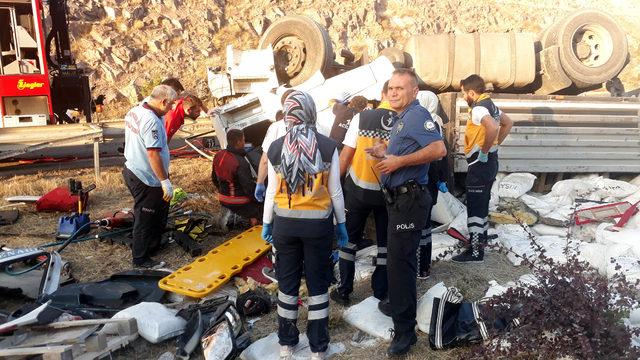 Ankara'da devrilen TIR'ın sürücüsü hayatını kaybetti