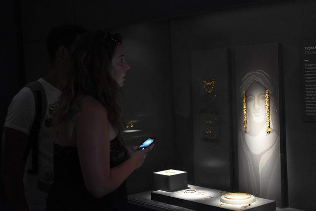 Troya Müzesi'ndeki işçi hazineleri ilgi çekiyor