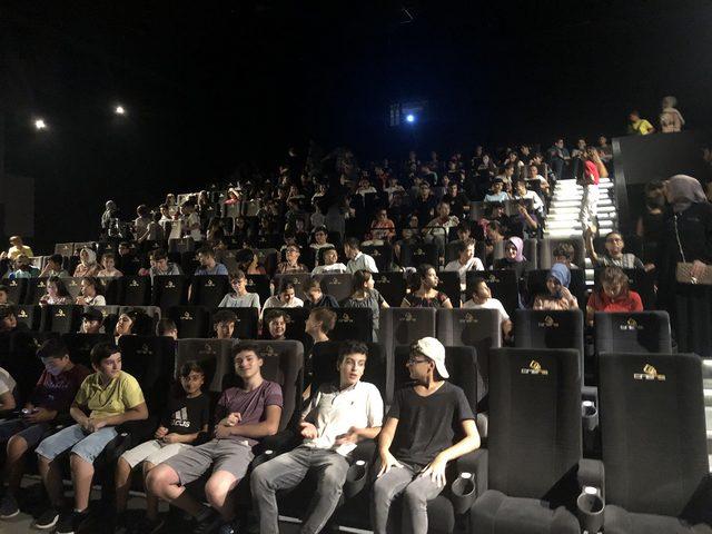 &lsquo;Sar Başa&rsquo; oyuncuları izleyicilerle buluştu 1