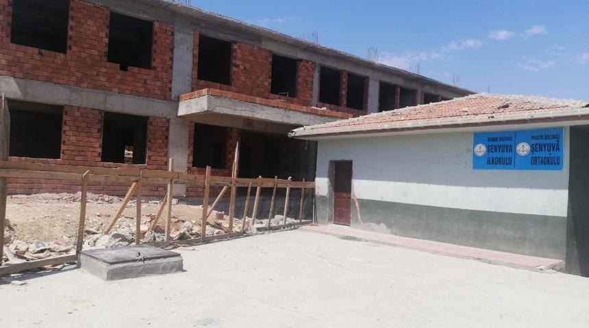 Durdurulan okul inşaatına vatandaşlardan tepki