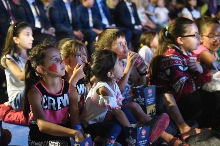 Karesili vatandaşlar atık getirdi, sinema izledi G1