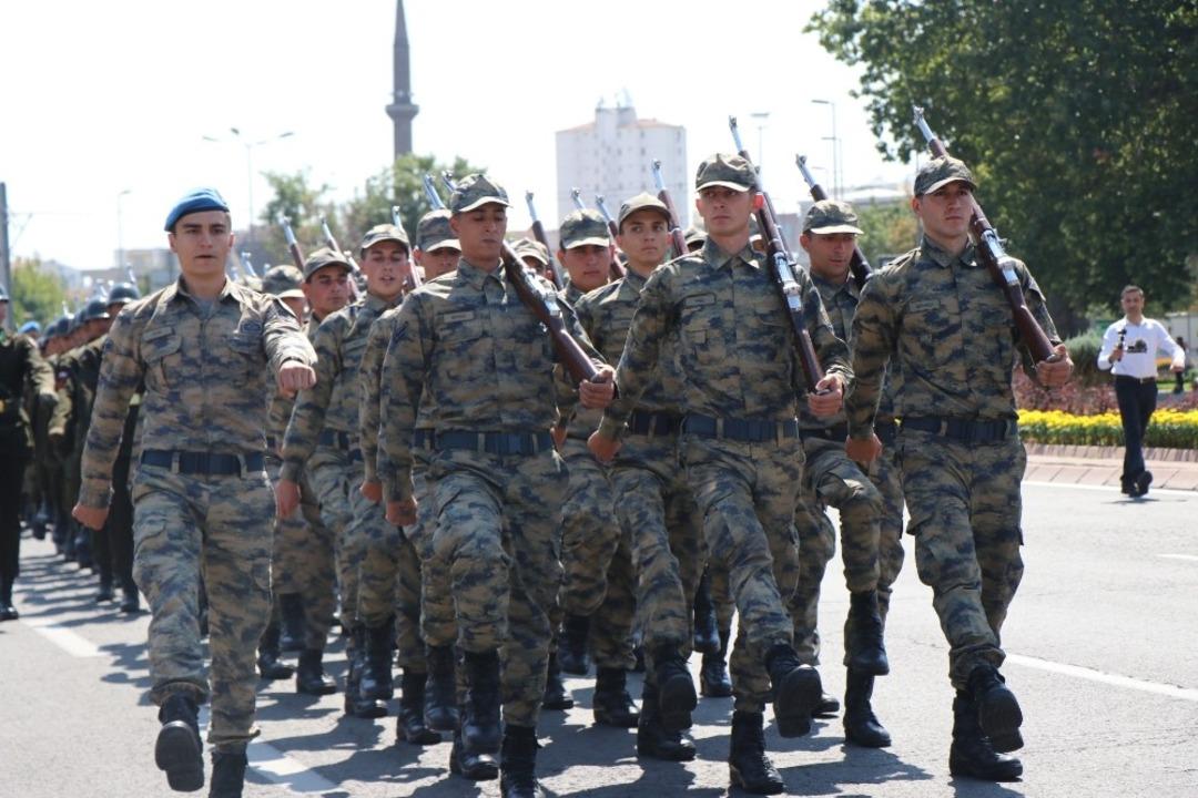 30 Ağustos provası g&ouml;z doldurdu