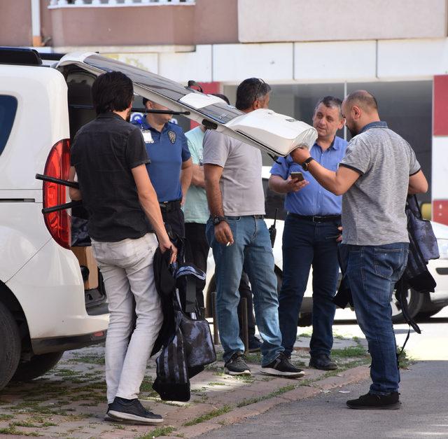 Polisleri görünce 3'üncü kattan çarşaf sarkıtıp kaçtı