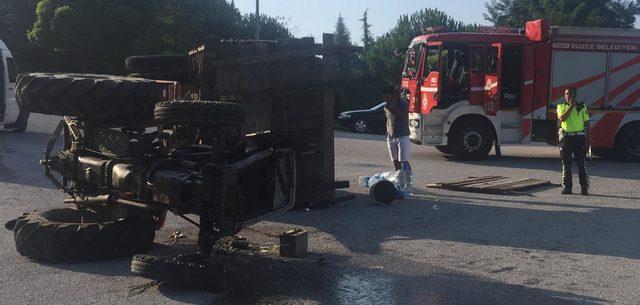 Fındık işçileri taşıyan traktör devrildi: 14 yaralı