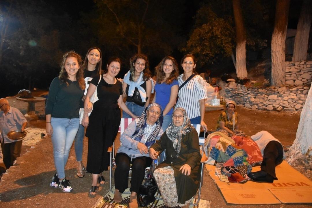 737 yıllık geleneği s&uuml;rd&uuml;rmek i&ccedil;in gen&ccedil;-yaşlı herkes yaylada sabahladı