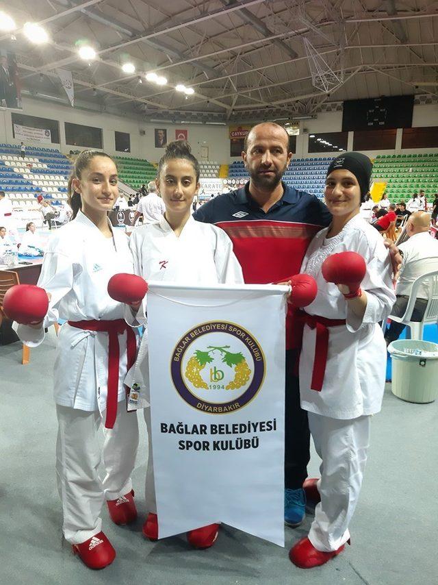 Bağlar Belediyespor karatede başarılara doymuyor