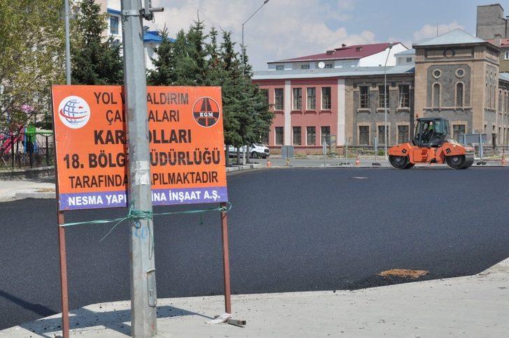 Kars’ta Karayolları Bölge Müdürlüğü yolları nakış gibi işliyor G2