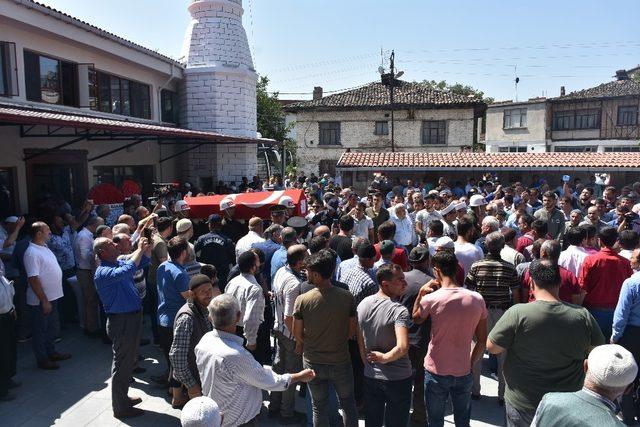 Şehit Uzman Onbaşı İdris Gezer, gözyaşları ile toprağa verildi