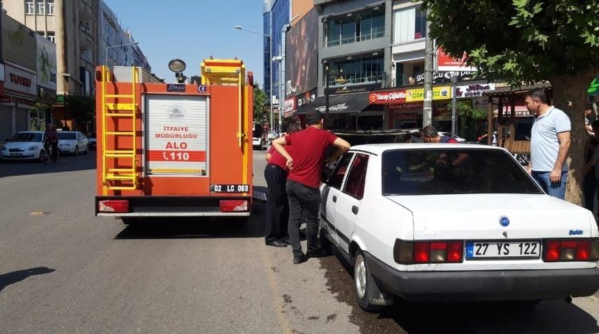 Park halindeki otomobil yandı