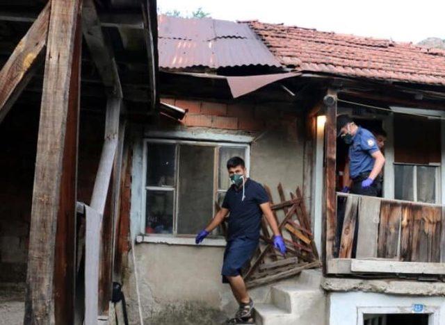 Bolu’da kötü kokuların geldiği evde yaşlı adamın cesedi bulundu