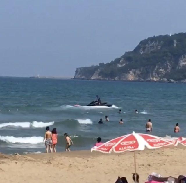 Denizde boğulma tehlikesi ge&ccedil;iren adam kurtarıldı 2