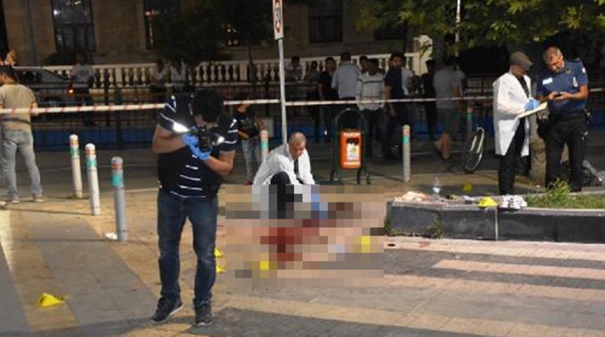 Parkta tartıştığı eşine kurşun yağdırdı