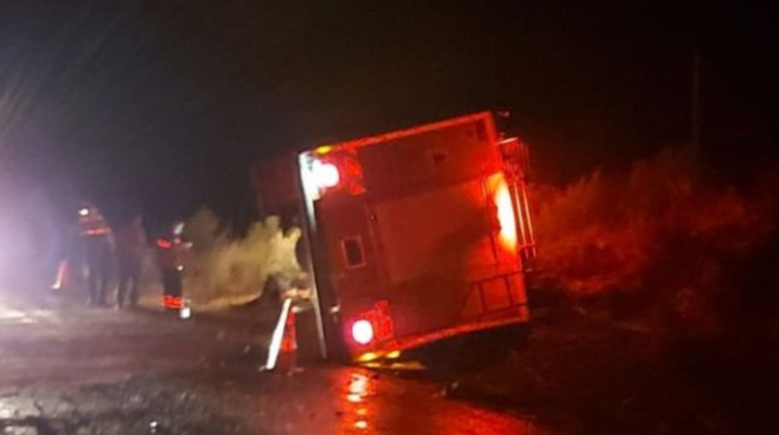 Uşak'ta yangına giden itfaiye aracı devrildi!