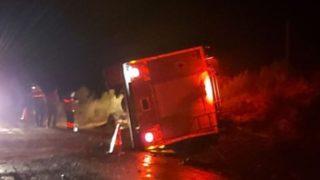 Uşak'ta yangına giden itfaiye aracı devrildi!